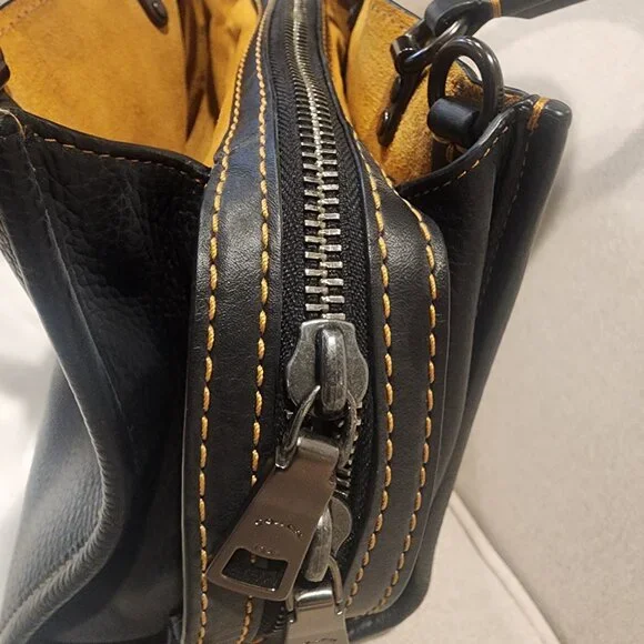 Coach - Picture 9 of 9